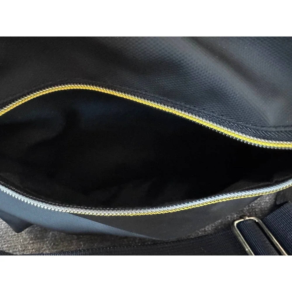 Kyreen Cooler Lunch Bag Unisex‎ OS Black Nylon Crossbody Top Handle Gold Zip